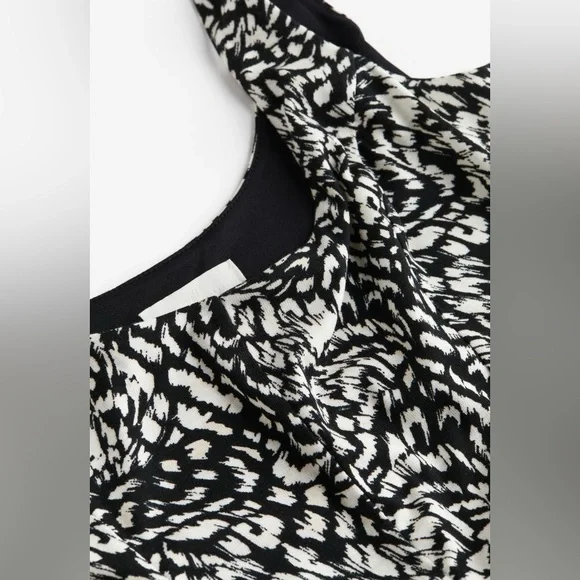 H&M Black and White Patterned Jersey Romper in Size Medium - Picture 2 of 7